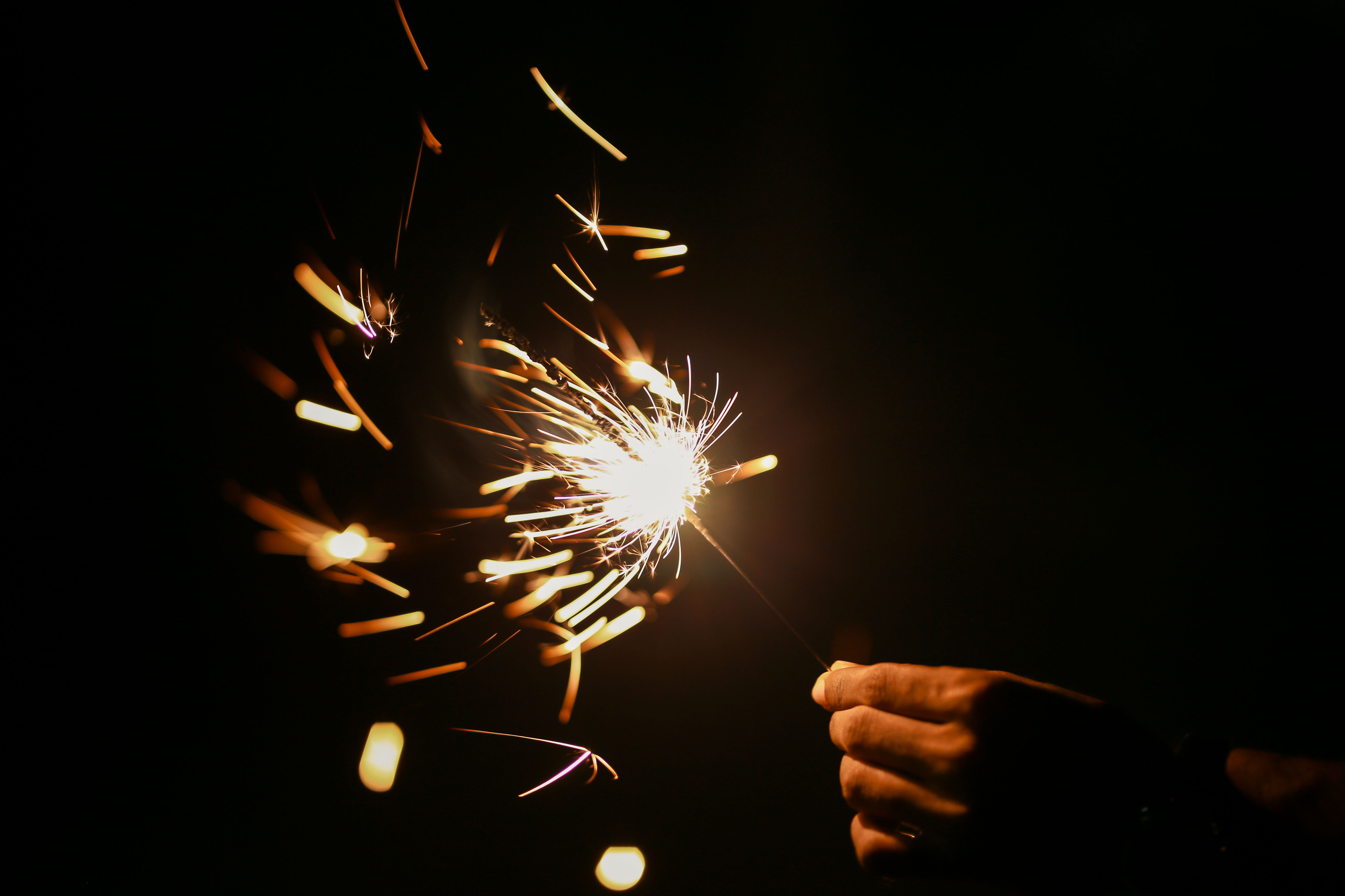 Illustration of the exposure triangle linking aperture, shutter speed, and ISO